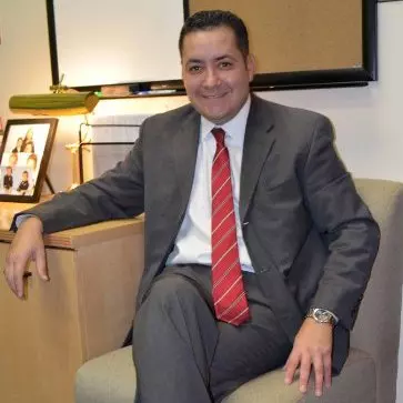 Dr. Eduardo Garza